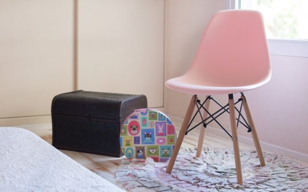 Cadeira Eames Eiffel Rosa
